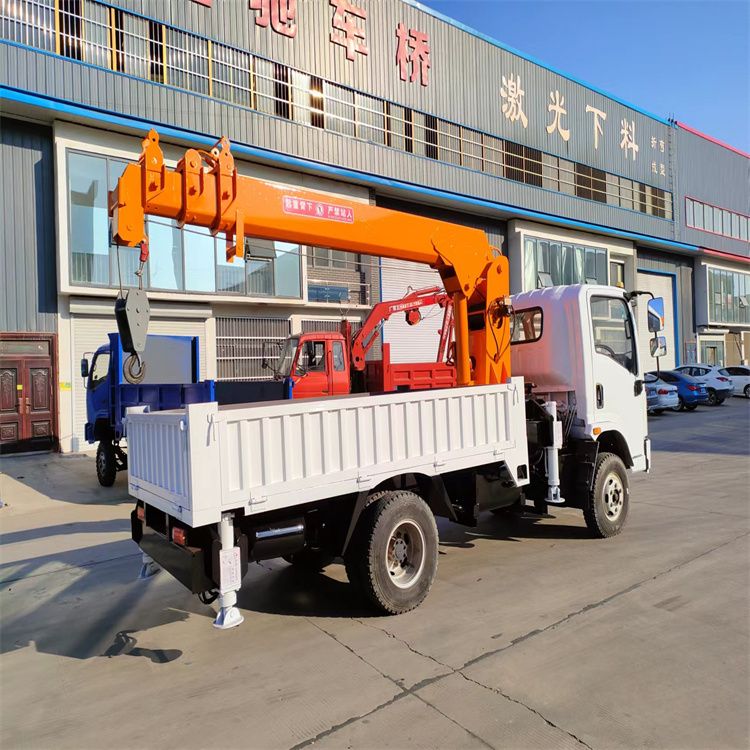 沈阳市三轮随车吊定制 农用改装机自备吊中瑞长期出售